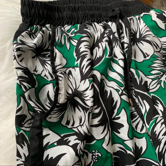 Daphnea - Vintage Green Floral Joggers - Picture 3 of 8